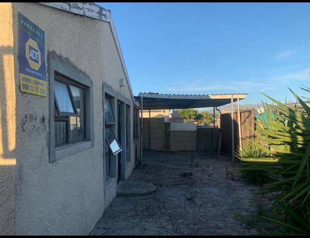 5 BEDROOM HOUSE FOR SALE IN RUSSELS REST